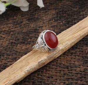 Anillo de Boda con Bisel de Ónix Rojo Natural, Plata de Ley 925, Joyería Clásica Hecha a Mano para Mujer - Product Image 5