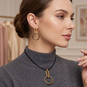 Ensemble Collier et Boucles d'Oreilles Géométriques Noirs Mats Tendance en Acier Inoxydable 316L pour Cadeau de Fiançailles ou de Fête - Vente en Gros - Product Image 3