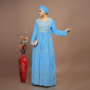 Kaftan en rayonne brodé avec corsage à broderie complexe, silhouette maxi fluide et tissu doux et respirant pour les occasions spéciales - Product Image 4