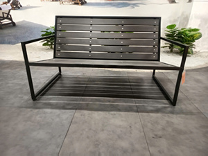 Banco de Patio Moderno para Exteriores con Asiento y Respaldo de Madera, Diseño de Estructura de Acero para Jardín, Parque o Villa, KTS-170605-02 - Product Image 2