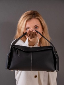 Sac à bandoulière en cuir véritable de qualité supérieure pour femmes, élégant sac à main noir avec surpiqûres contrastées blanches, sacoche élégante pour un usage quotidien - Product Image 3