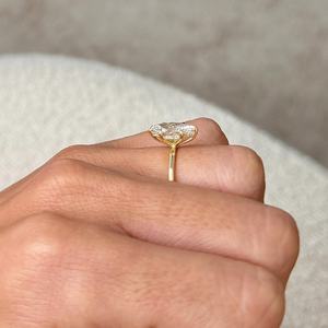 Bague en or plaqué 18 carats avec diamant de laboratoire taille marquise de 1,5 carat |   Bague de fiançailles pour femme certifiée IGI avec pierres latérales blanches |   Luxe - Product Image 3