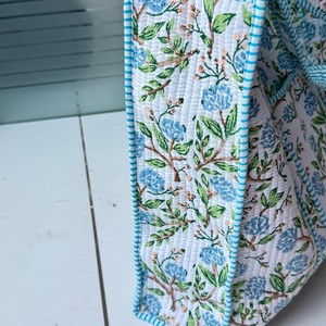 Sac fourre-tout en toile à motifs floraux avec rayures bleues, sac de shopping ouvert pour femmes, style tendance toutes saisons - Product Image 2