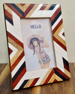 Cadre photo en bois fait main avec design chevron Cadre photo en bois multicolore pour décoration de table et cadeau - Product Image 1