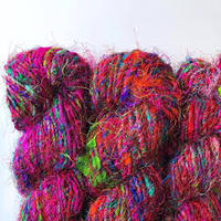 Fil de soie indien de bonne qualité fait à la main recyclé Vintage couleurs unies Sari pour fil à tricoter à la main en soie pure 100%