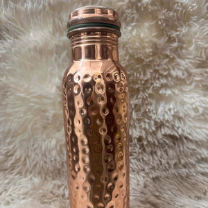 Bouteille d'eau en cuivre pour la présentation des boissons dans les restaurants, pour le service de table, les cafés et l'hôtellerie - Product Image 1
