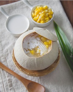 มะพร้าวน้ำหอมสดจากเวียดนาม – น้ำหวานเนื้อนุ่ม สดใหม่ตามธรรมชาติ // คุณทอม - Product Image 1