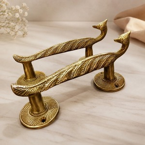 Poignée de porte SHUBHAM en laiton motif paon, robuste, pour intérieur, finition or satiné, design moderne, écologique, étanche, pour placard - Product Image 2