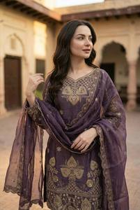 Ensemble Kurti en soie brodée violette pour femmes, Salwar Kameez avec Dupatta, tenue ethnique traditionnelle pour mariage et fête - Product Image 3