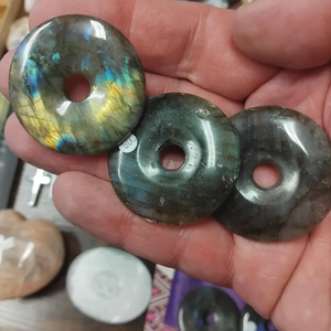 Donuts en Cristal Naturel : Labradorite, Agate et autres Pierres Précieuses pour la Guérison et le Reiki - Product Image 3