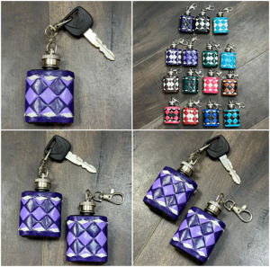 Latest Wholesale Portable Mini Hip Flask Keychain Genuine Leather Checkered Pattern Pocket Bottle with Clip Gift for Unisex - Product Image 3