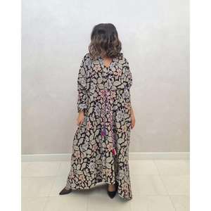 เดรสยาวพิมพ์ลายดอกไม้สไตล์โบฮีเมียนสำหรับผู้หญิง ทรงหลวม แขนยาว คอวี สไตล์ลำลองชายหาดแบบอาบายะ - Product Image 1