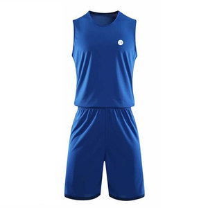 Combinaison moderne de maillot de basket sans manches et short, conçue pour le confort et la performance - Product Image 1