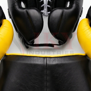 Kit de boxe personnalisé bicolore noir et jaune, équipement professionnel de sparring, gants à lacets, protège-tête, protège-guêtres. - Product Image 6