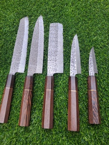 Ensemble de couteaux de chef en acier Damas de style japonais, 5 pièces, forgés à la main, manche en résine, couteaux pour droitiers - Product Image 5