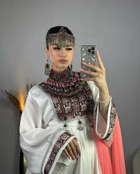 ชุดเดรสคุณภาพพรีเมียมสั่งตัดพิเศษสำหรับผู้หญิง ทำมือ สีชมพู ผ้าตาข่ายสไตล์อัฟกัน คูชี ทรงบานใหญ่ ลายดอกไม้ใหม่ ปี 2026 สำหรับงานปาร์ตี้ - Product Image 3