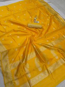 Sari Amarillo de Seda Orgánica Banarasi con Bordado Zari, Tradicional para Bodas Indias, Graduaciones, Fiestas en la Playa, Largo hasta el Suelo, para Mujer - Product Image 4
