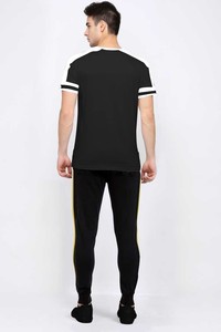 T-shirt à capuche unisexe noir et jaune en molleton tricoté 100 % coton, anti-plis, à manches régulières et respirant - Product Image 4