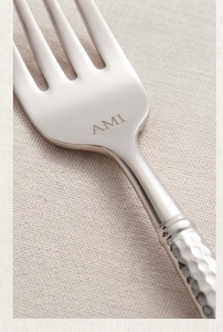 Ensemble de couverts minimalistes en argent avec manche texturé, élégants ustensiles de table en acier inoxydable pour la salle à manger moderne, la cuisine et la table. - Product Image 2