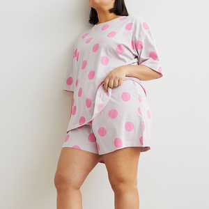 Conjunto de 2 Piezas para Mujer, Verano, Top Corto sin Mangas y Tirantes, Pantalones Cortos hasta la Rodilla, Poliéster/Algodón, Ropa de Dormir Informal, Logotipo Personalizado - Product Image 4