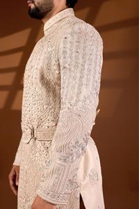 Veste Indowestern de Mariage de Luxe pour Homme, Style Sherwani, Broderie de Fils Pastel en Forme d'Arche de Pétales, Perles Fines et Micro-Paillettes Miroir, Tenue de Marié - Product Image 4