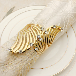 Les anneaux de serviette en acier inoxydable, tendance actuelle, peuvent servir de décorations, même lorsqu'il n'y a pas de table en usage. - Product Image 6