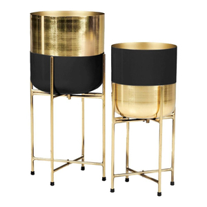 Macetas modernas de metal negro y dorado con soportes, elegantes macetas decorativas de suelo para interiores y exteriores, de hierro, para decoración del hogar y la oficina. - Product Image 1