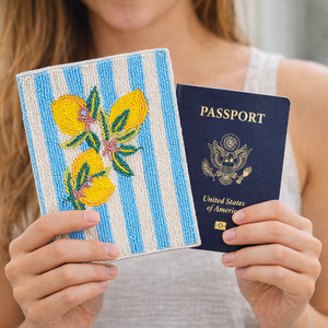 Funda para Pasaporte Hecha a Mano con Cuentas de Palmera, 100% Algodón, Base Rosa, Motivo Amarillo Limón, Texto AMALFI, Accesorio de Viaje para Exteriores - Product Image 4