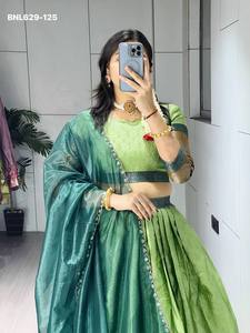 Ensemble Lehenga-Choli et Dupatta en soie traditionnelle indienne, dernier modèle, avec bordure tissée Kalamkari et broderie Zari, tenue ethnique - Product Image 3