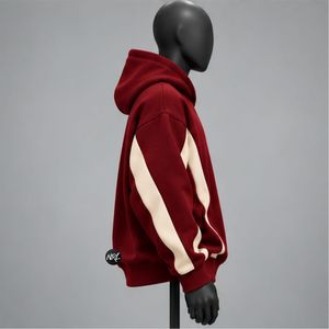 Sweat-shirt à capuche rouge pour homme, tendance, avec logo personnalisé, manches color block crème, coupe classique, décontracté, pour l'automne, en molleton tricoté - Product Image 3