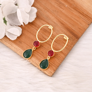 Elegantes Pendientes Colgantes con Engaste de Bisel de Granate Hidro y Ónix Verde Chapados en Oro, Joyería Artesanal de Latón para Mujer - Product Image 4