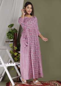 Vestido largo informal de algodón con estampado batik rosa para mujer, estilo étnico para uso diario. - Product Image 1