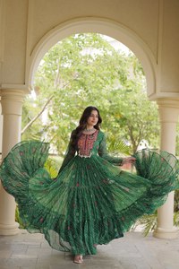 Vestido de Fiesta Indio Especial para Navratri, Diseño Exclusivo de Primera Calidad, Alta Demanda en Exportación - Product Image 1