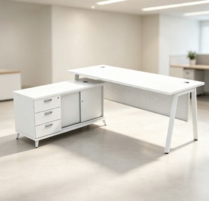 Bureau de direction rectangulaire blanc moderne et durable avec armoire de rangement, autoportant, assemblage requis, pour bureau à domicile et usage commercial - Product Image 1
