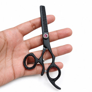 Ciseaux professionnels pour la coupe des cheveux, en acier inoxydable noir, ciseaux de salon de coiffure, qualité supérieure, design personnalisé, vente en gros - Product Image 3