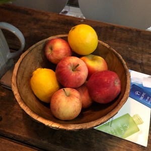 Tazón para Servir Frutas y Nueces de Madera Natural Tallada a Mano, de Comercio Justo, Apto para Lavavajillas, Estilo Moderno y Lujoso - Product Image 4