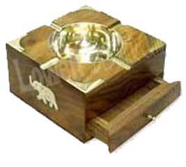 Brûleur d'encens en bois de santal fait main Lowellcraft avec porte-cigarette intégré, accessoire de fumage rustique en bois naturel pour la maison et le patio - Product Image 2