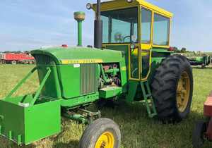 Tracteur John Deere 4020 haute performance, moteur diesel, 4 roues motrices, équipement agricole, conception compacte robuste, en vente - Product Image 2