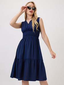 Robe midi évasée sans manches à col en V élégante pour femme, idéale pour l'été, le bureau ou les soirées - Product Image 4