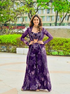 Elegante Salwar Kameez de Seda Tibby con Estampado Floral Morado para Mujer, Blusa Corta, Dupatta Bordada, Pantalones Anchos, para Fiesta Diwali - Product Image 1