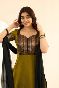 Green Cotton <b>Kurti</b> With Black Dupatta Traditional <b>Indian</b> Pakistani Women's Casual Wear Midi Length Regular Fit - Product Image 4