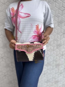 Nuevo Bolso de Hombro de Cuero Vacuno Plegable para Mujer con Bordado de Estampado Animal, Estilo Boho, Cierre de Solapa, Hecho a Mano - Product Image 2