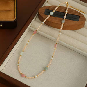 Collar de Mujer de Estilo Bohemio de Lujo, Cadena de Clavícula con Cuentas Finas de Piedra Natural de Color, Sensación de Alta Gama, Lujo Ligero y Exclusivo - Product Image 1