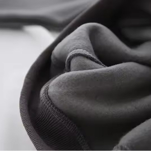 เสื้อสเวตเชิ้ตแขนยาวคอกลมสำหรับผู้ชาย ผ้าฝ้าย 100% ย้อมสีพื้น เป็นมิตรต่อสิ่งแวดล้อม แห้งเร็ว ชายเสื้อและปลายแขนแบบริบ สีพื้น - Product Image 6