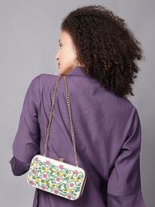 Nouvel arrivage Embrayage de boîte brodée pour femmes styliste Sacs à main en perles de rocaille Sacs de mariée Boîte personnalisée Embrayage Géométrique Satin - Product Image 6