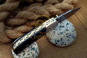 Navaja de Bolsillo Plegable de Estilo Artesanal de Lujo con Hoja con Patrón de Damasco y Mango de Micarta para Uso Diario y al Aire Libre - Product Image 2