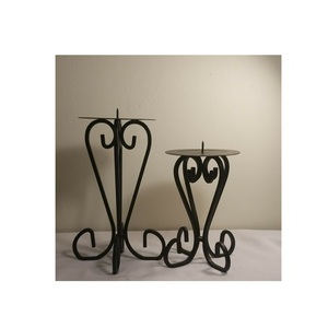 Juego de 2 Portavelas de Hierro Negro Hechos a Mano, Resistentes al Calor y Duraderos, con Diseño de Corazón y Espiral para Centros de Mesa de Boda y Decoración del Hogar - Product Image 1