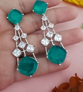 Encantadores Pendientes de Plata de Primera Calidad con Moissanita, Estilo Lágrima, para Mujer, Ideales para Fiestas y Eventos Nocturnos, con un Brillo Deslumbrante - Product Image 2