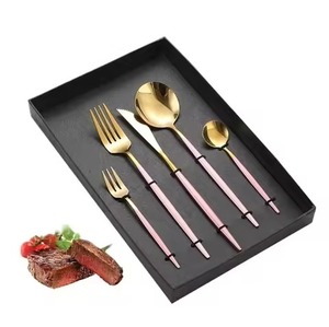 ชุดช้อนส้อมทองเหลืองเคลือบเงาหรูหรา พร้อมด้ามจับเคลือบอีนาเมล ชุดอุปกรณ์รับประทานอาหารสุดหรู ตกแต่งโต๊ะอาหารอย่างมีสไตล์สำหรับร้านอาหาร - Product Image 2