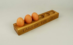 Plateau à œufs en bois artisanal avec 12 emplacements pour œufs, organisateur de rangement pour œufs en bois rustique pour comptoir de cuisine, présentoir - Product Image 3